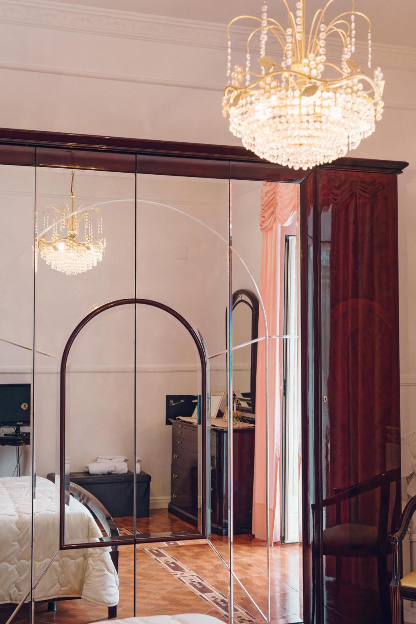 La Famiglia Hotel Pollena Trocchia Eksteriør billede